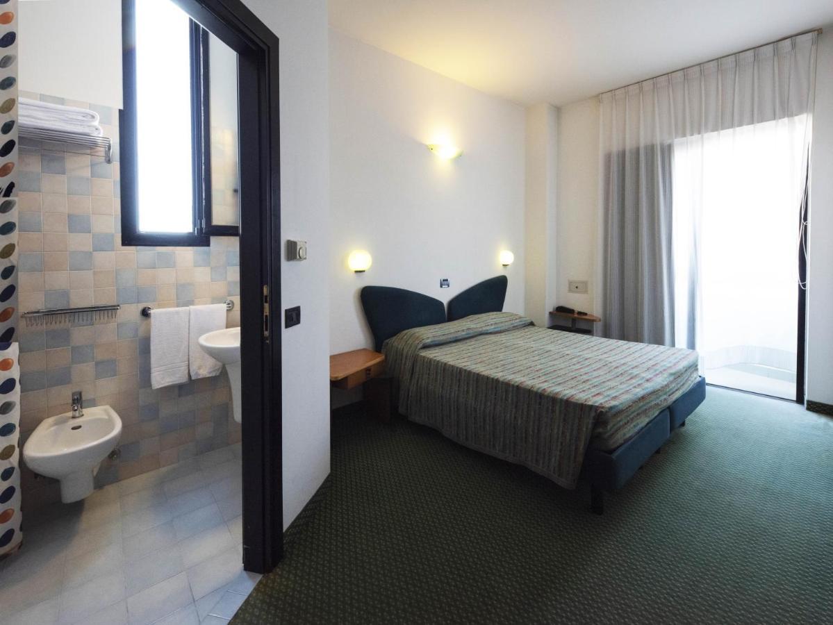 Hotel Ali D'Oro Rimini Bagian luar foto