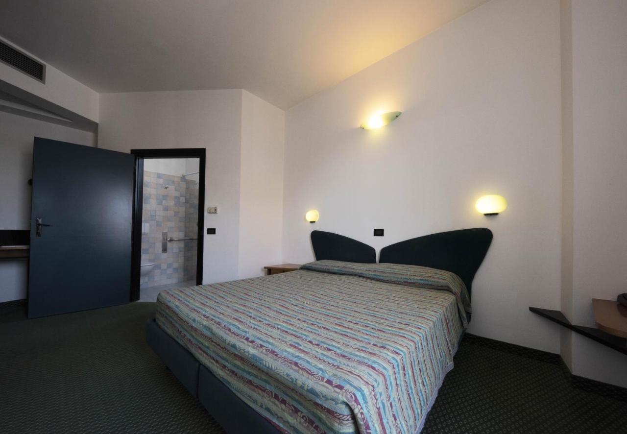 Hotel Ali D'Oro Rimini Bagian luar foto
